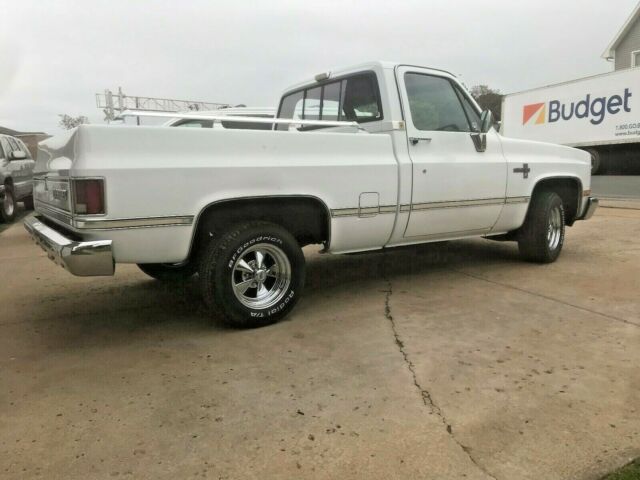 1986 White Chevrolet C-10