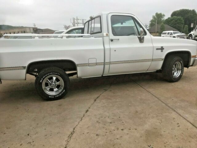 1986 White Chevrolet C-10