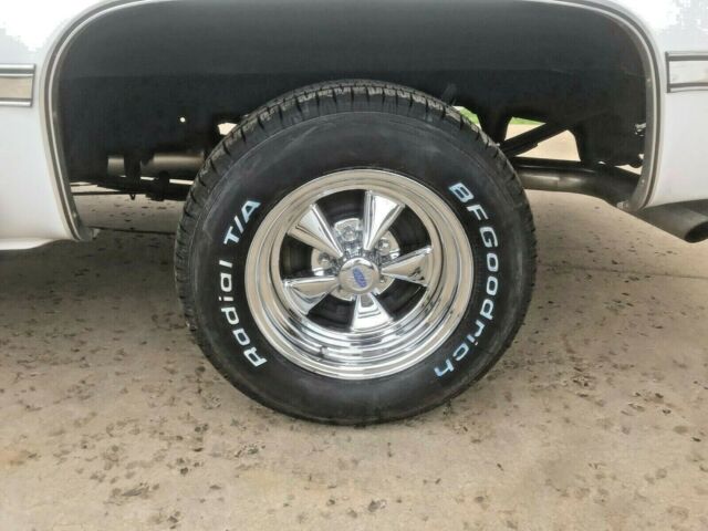 1986 White Chevrolet C-10