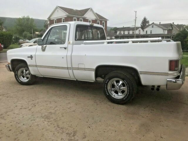 1986 White Chevrolet C-10