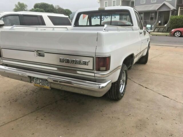 1986 White Chevrolet C-10