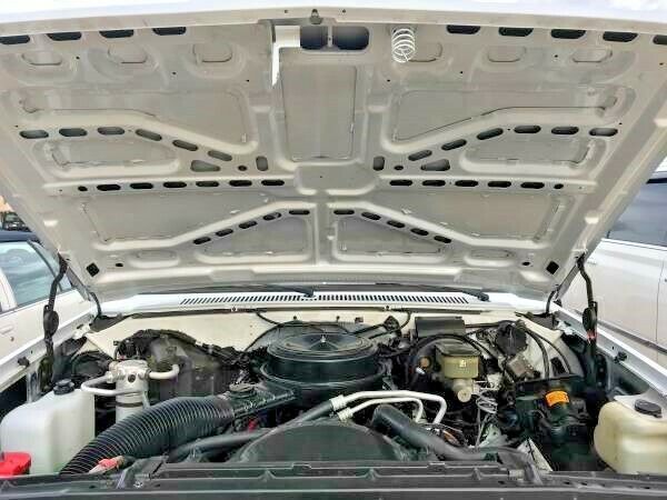 1986 White Chevrolet C-10