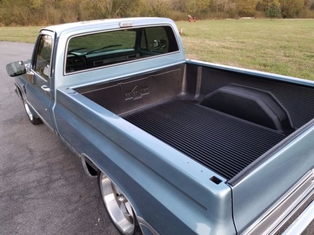 1986 Blue Chevrolet C-10 Standard Cab Pickup