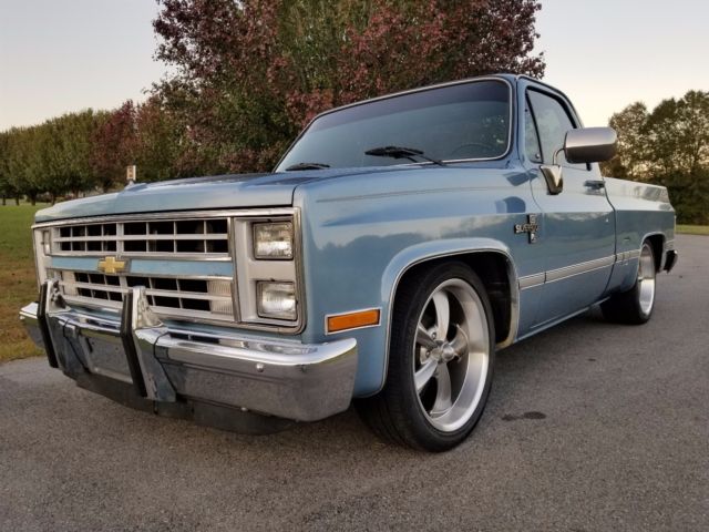1986 Blue Chevrolet C-10 Standard Cab Pickup