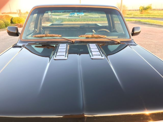 1986 Black Chevrolet C-10 Standard Cab Pickup