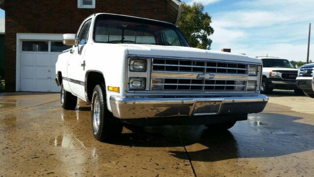 1986 White Chevrolet C-10 Standard Cab Pickup