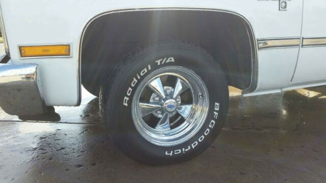 1986 White Chevrolet C-10 Standard Cab Pickup