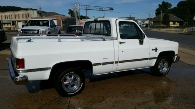 1986 White Chevrolet C-10 Standard Cab Pickup