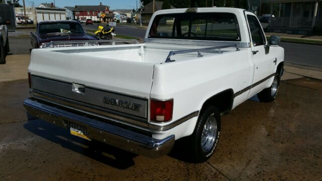 1986 White Chevrolet C-10 Standard Cab Pickup
