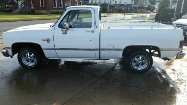 1986 White Chevrolet C-10 Standard Cab Pickup