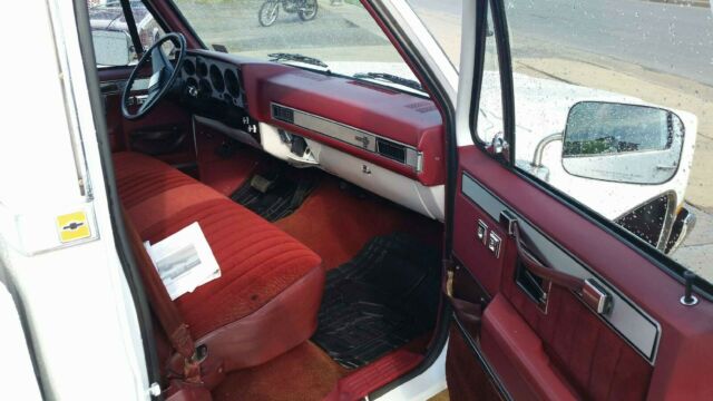 1986 White Chevrolet C-10 Standard Cab Pickup