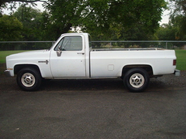 1986 WHITE Chevrolet C/K Pickup 2500 Standard Cab Pickup