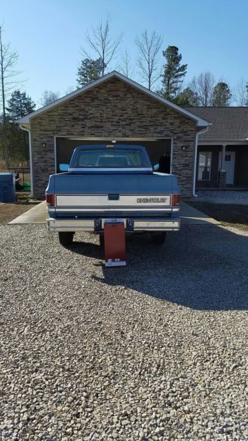 1986 Blue Chevrolet C/K Pickup 2500 Regular Cab LWB 3/4 Ton Pickup 