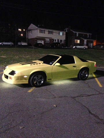 1986 Yellow Chevrolet Camaro Coupe