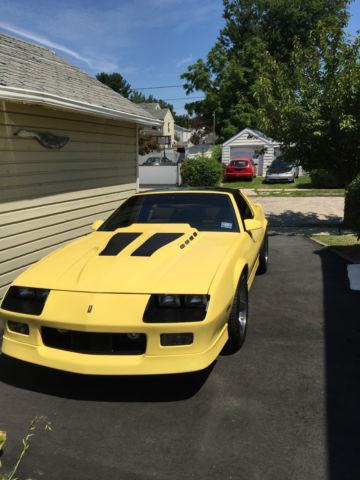 1986 Yellow Chevrolet Camaro Coupe
