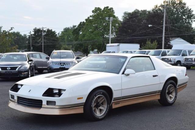 1986 White Chevrolet Camaro Coupe