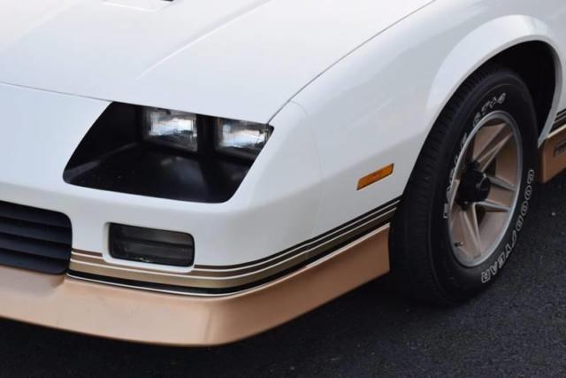 1986 White Chevrolet Camaro Coupe