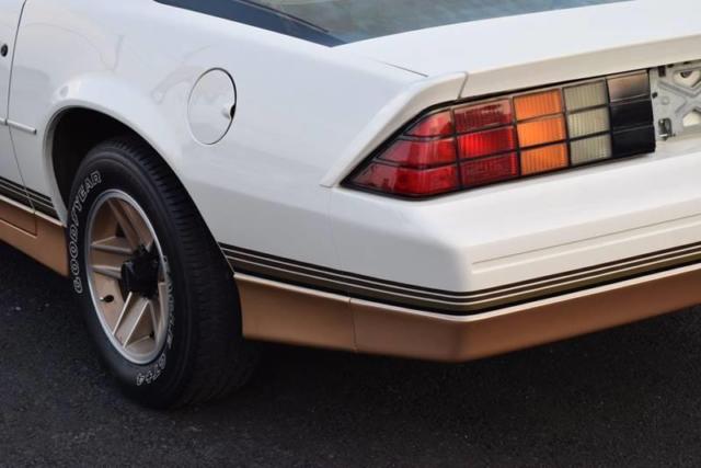 1986 White Chevrolet Camaro Coupe