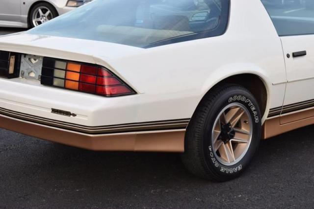 1986 White Chevrolet Camaro Coupe