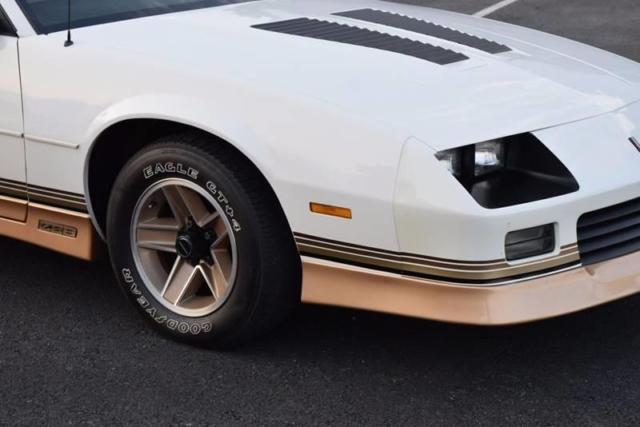 1986 White Chevrolet Camaro Coupe