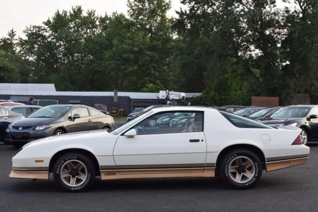 1986 White Chevrolet Camaro Coupe