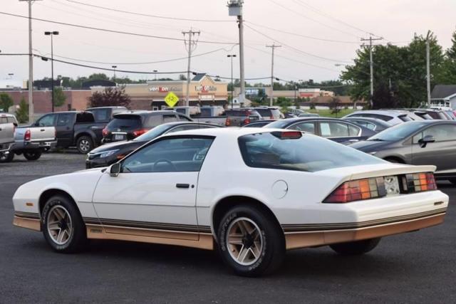 1986 White Chevrolet Camaro Coupe