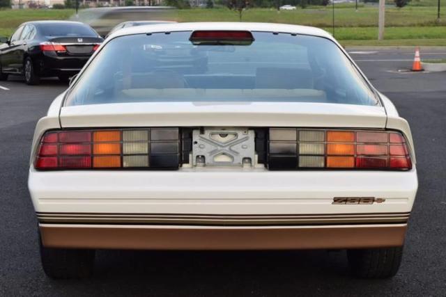 1986 White Chevrolet Camaro Coupe