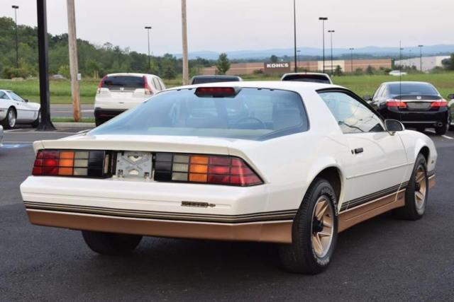 1986 White Chevrolet Camaro Coupe