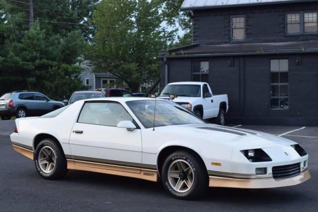 1986 White Chevrolet Camaro Coupe