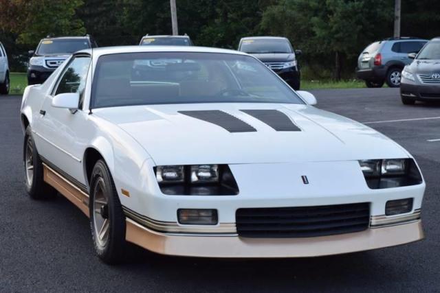 1986 White Chevrolet Camaro Coupe