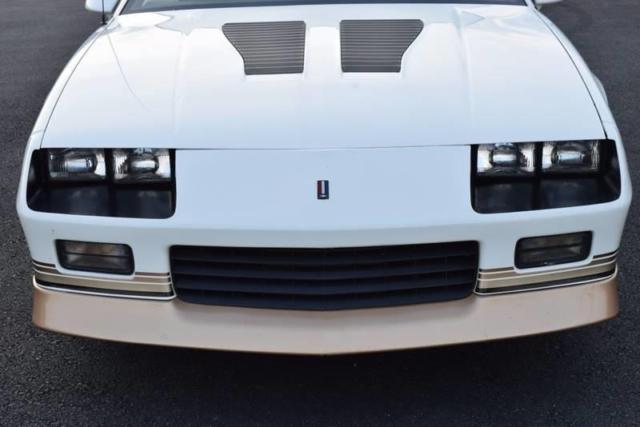 1986 White Chevrolet Camaro Coupe