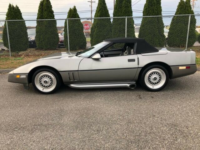 1986 Red Chevrolet Corvette Convertible