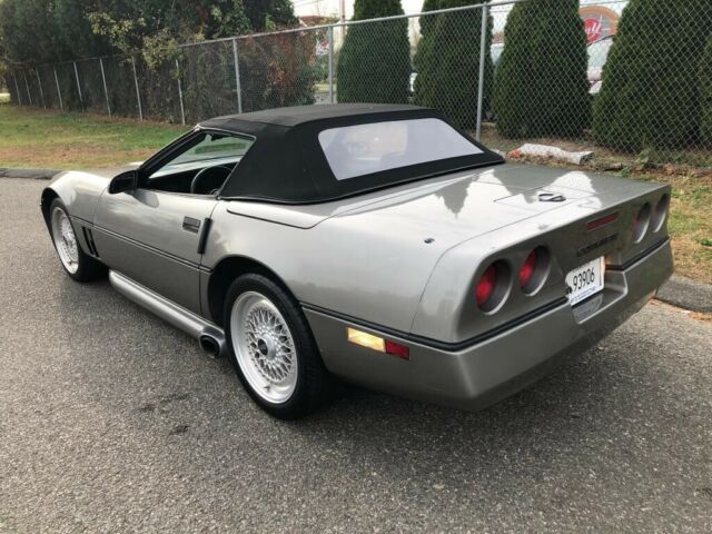 1986 Red Chevrolet Corvette Convertible
