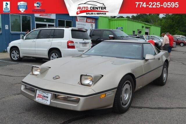 1986 Gold Chevrolet Corvette --