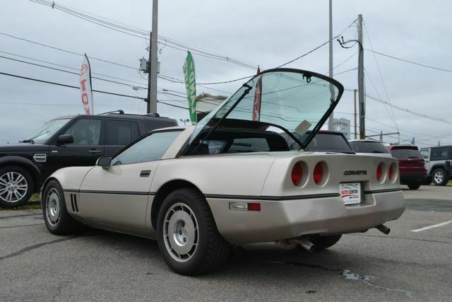 1986 Gold Chevrolet Corvette --