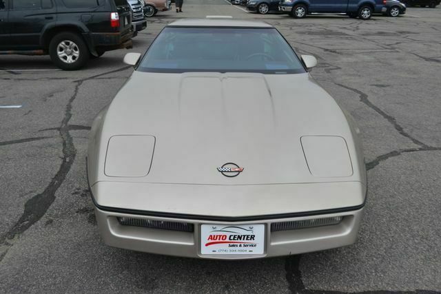 1986 Gold Chevrolet Corvette --