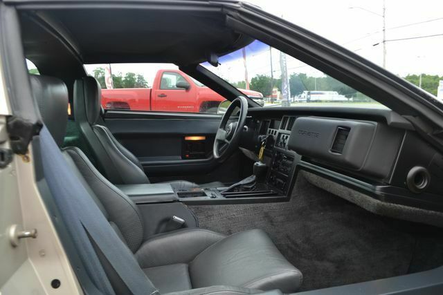 1986 Gold Chevrolet Corvette --