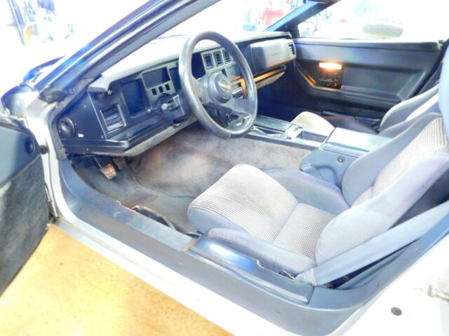1986 Silver Chevrolet Corvette Convertible