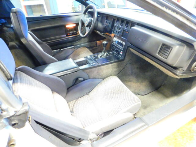 1986 Silver Chevrolet Corvette Convertible