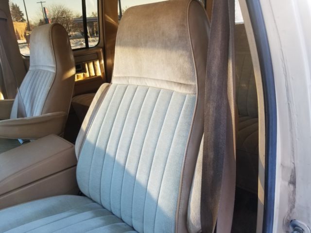 1986 Tan Chevrolet Suburban SUV