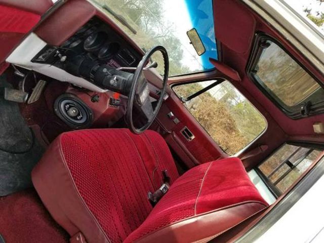 1986 White Chevrolet Pickup --