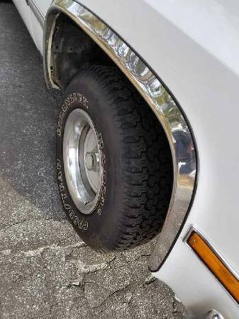 1986 White Chevrolet Pickup --