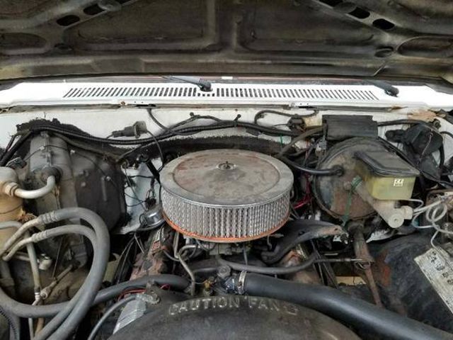 1986 White Chevrolet Pickup --