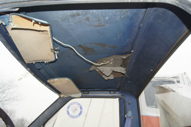 1986 Blue and Rust Chevrolet S-10 Standard Cab Pickup