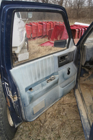 1986 Blue and Rust Chevrolet S-10 Standard Cab Pickup