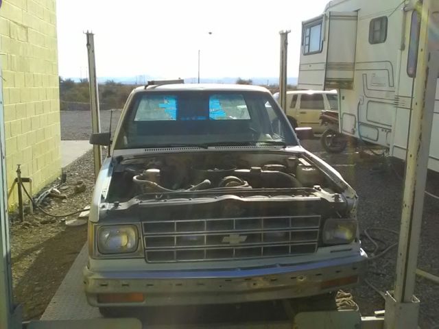 1986 White Chevrolet S-10 Extended Cab Pickup