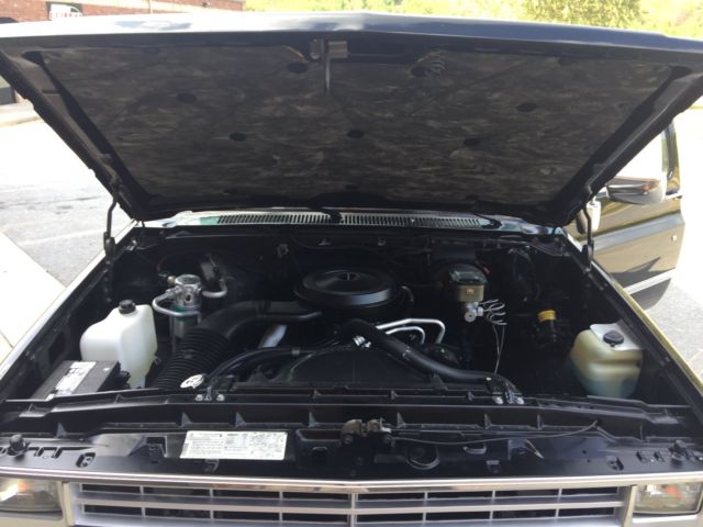 1986 Black Chevrolet C-10 Standard Cab Pickup