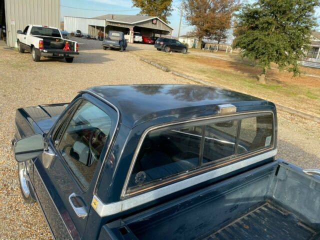 1986 Blue Chevrolet C-10 Standard Cab Pickup
