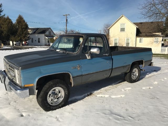 1986 Blue Chevrolet C-10 Standard Cab Pickup