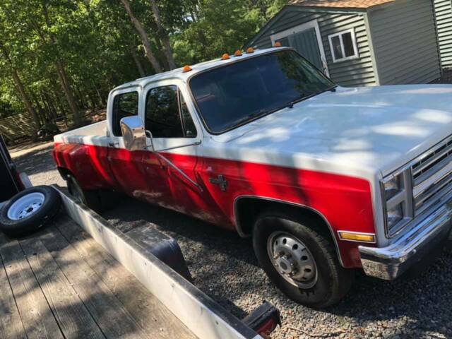 1986 Red Chevrolet Silverado 3500 dually